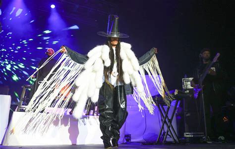 Erykah badu concert - Concert Reviews. Erykah Badu’s Birthday Bash Brought Together Generations of Talent. “It’s a full moon. Perfect timing, right? A good time to start over. …